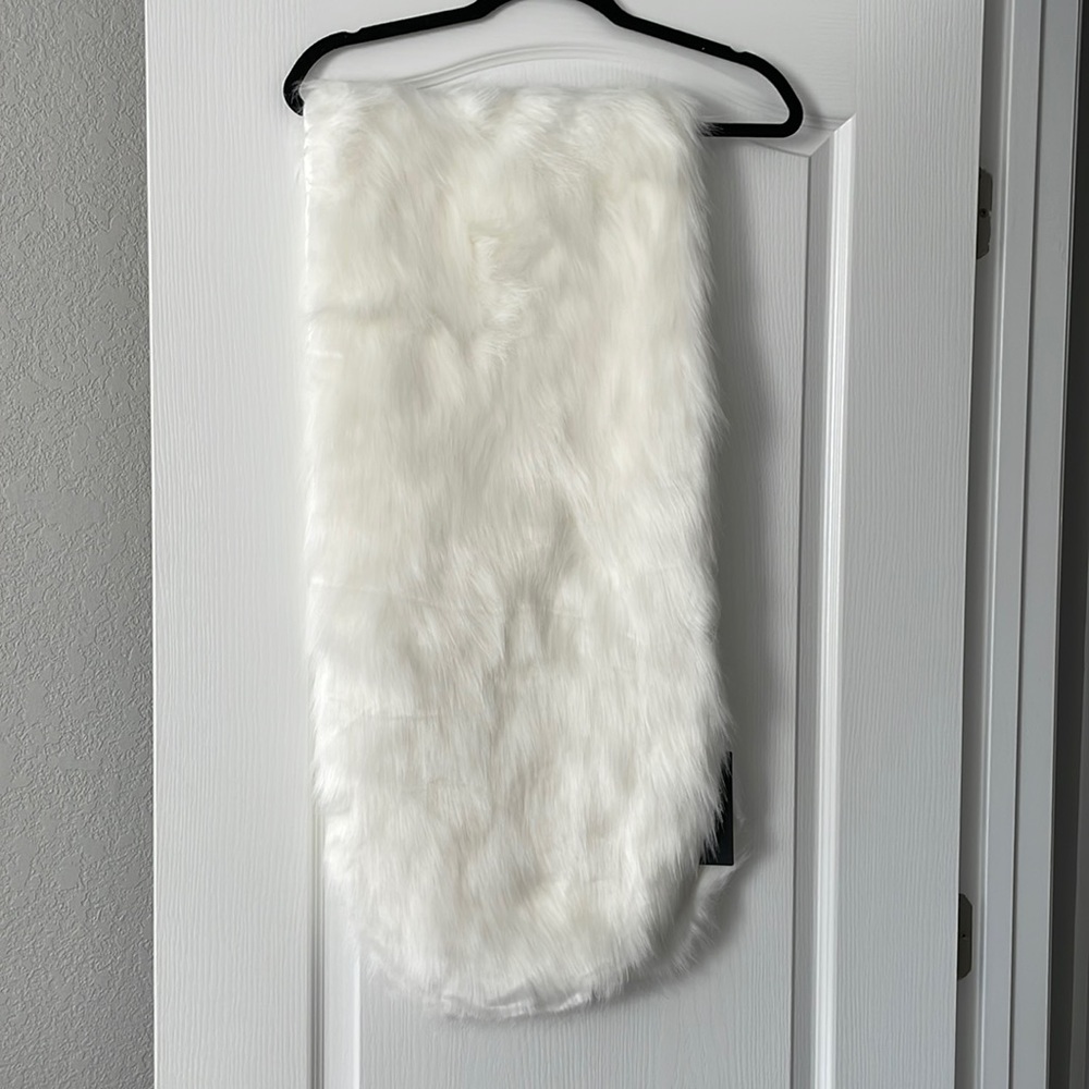Lulus ivory faux fur wrap